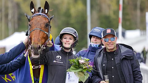 Goeland d’Haufor lunasti sunnuntaina paikan Elitloppet-lauantaina juostavaan Harper Hanoveriin. 9-vuotiaan ruunan voitosta pääsivät iloitsemaan hoitaja Johanna Kyläkoski ja osaomistaja Jarmo Heikkinen.