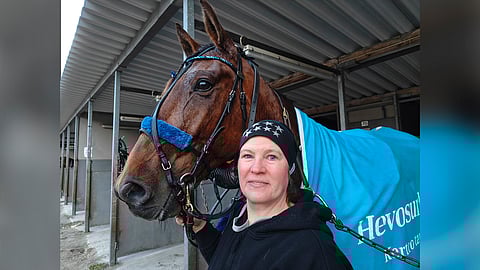 Piia Sjöblom ja Jacques Hyneman Vermon valjastuskatoksilla 14.5.