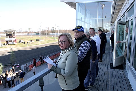 Ulla ja Hannu Järvi jännittivät kotikasvatti Lake’s Dianaa, joka haparoi lähtösuoralla, eikä sijoittunut kärkeen, mutta meni uuden volttiennätyksensä.