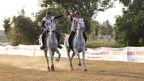 Alina Huovinen Garcia ja Shagya Florina sekä Saana Nieminen ja Shagya Buzavirag Travagliatossa Italiassa. Kaksikko otti kaksoisvoiton 160 km matkalla vuonna 2023.