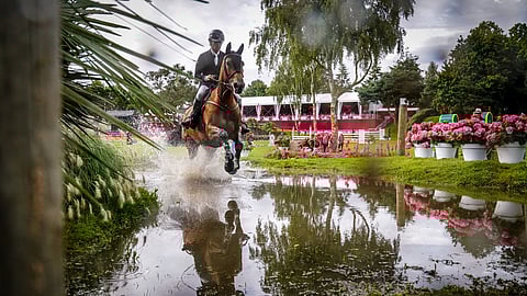 Dinardin derby, nykyään nimeltään Derby de Bretagne, jaksaa vetää yleisöä ja ratsastajia. Felix Jarry ja Elgaura.