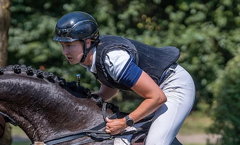 Emmi Tapion Evyta on nyt tehnyt uransa ja myös ratsastajansa uran ensimmäisen neljän tähden kilpailun Saksan Hamm Rhynemissä.