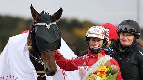 True Colors, ohjastaja Elina Leinonen ja hoitaja Emilia Rintala. Tuloksena ensimmäinen Toto75-voitto.
