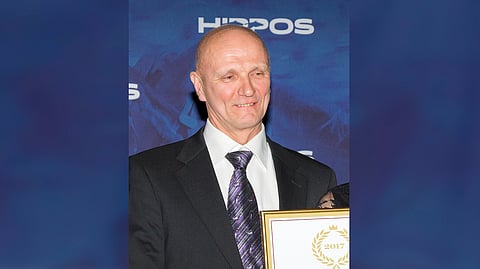 Pekka J. Korhonen vastaanotti Vuoden 4-vuotiaan lämminverisen Next Directionin palkinnon Lahden Messuhallissa järjestetyssä Ravigaalassa 20.1.2018.