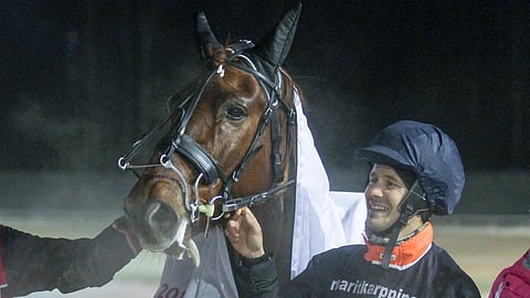 Koivun Tähti ja valmentaja Mika Karppinen Jokimaan valloittajina haastaja- vastaan huippudivisioonassa joulukuussa 2018.