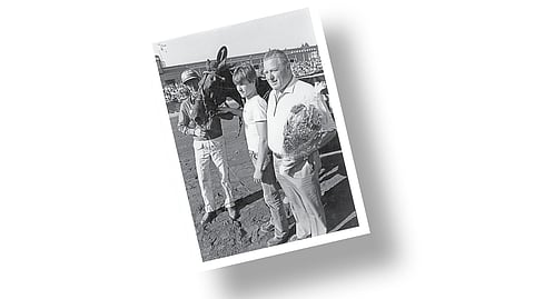 Kuva-arvoitus – tunnistatko kuvan hevosen ja ihmisen?