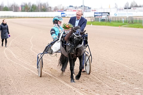 Little Tesla vei nimiinsä nuoten B-ponien Kruunulähdön lauantaina.