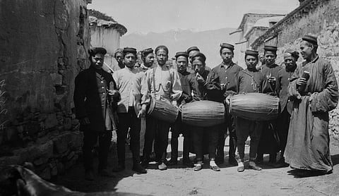 Newar merchants of Kathmandu, Nepal parading in Lhasa, Tibet playing drums in 1903. Photo: Wikimedia Commons