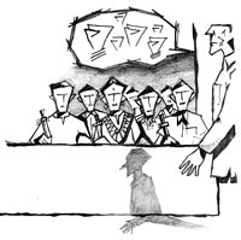 Social capital amidst extremism and mediocrity