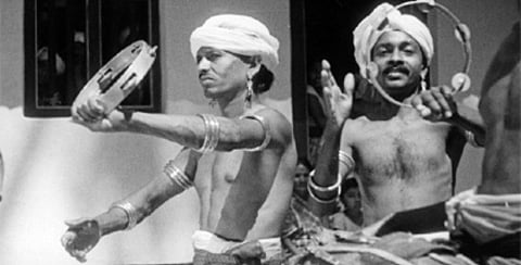 Photo: 'Song of Ceylon' (travelfilmarchive/ Youtube)