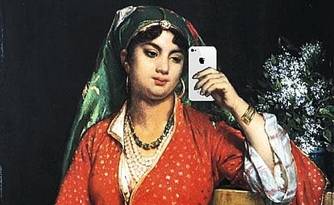 Woman with smartphone, after Jean-Francois PortaelsFlickr / Mike Licht