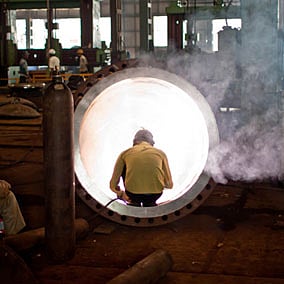 A welder in an Indian steel factory.
Photo: Flickr / Jay Hariani