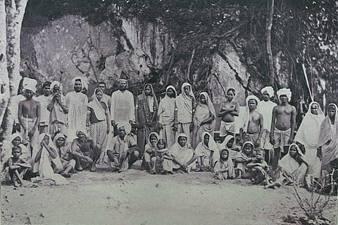 Newly arrived Indian coolies in Trinidad.
Photo: Wikimedia Commons