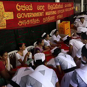A meeting of the Government Nursing Officers’ Association, a public sector trade union in Sri Lanka.
Photo: Flickr / Solidarity Center – Pushpa Kumara