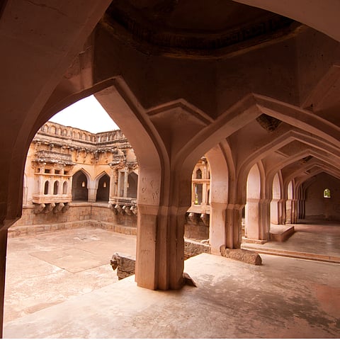 The Queen's Bath, Hampi
Photo : Shriram Swaminathan
