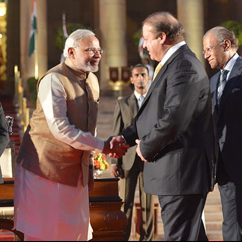 Handshake between Narendra Modi and Nawaz Sharif
Photo : Wikimedia Commons