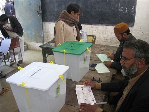 People vote in the February 2008 elections in Lahore Photo: Wikimedia Commons / boellstiftung - Flickr