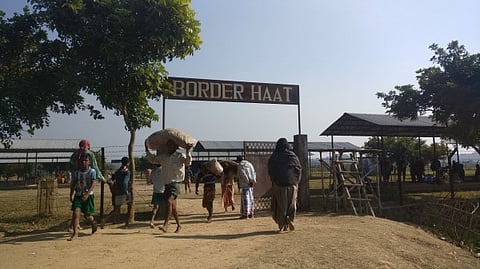 The Baliamari-Kalaichar border haat between Bangladesh and India. All photos by the writer.