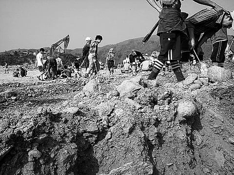 Workers at a jade mine in Myanmar's Kachin State. Photo adapted from: Yin Min Tun / Wikimedia Commons