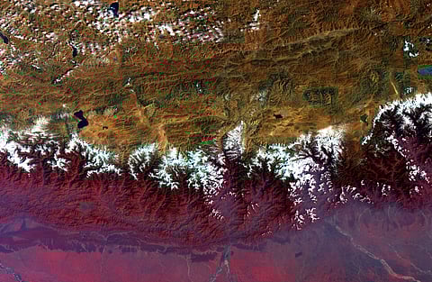 Himalayan Mountains. Photo: Envisat satellite, European Space Agency / Wikimedia Commons