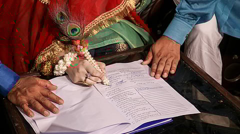 Signing of the nikahnama. Photo: Salman Arif / Dreamstime.