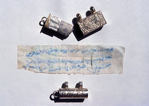 Thaana has characteristics of both an abugida (diacritic, virama / vowel-killer strokes) and a true alphabet (all vowels are written), with consonants derived from indigenous and Arabic numerals, and vowels derived from the vowel diacritics of the Arabic abjad. Its orthography is largely phonemic, and may be called an alphasyllabary. Thaana is perhaps the only script in Southasia where letters are derived from numerals. Photo: IMAGO / UIG