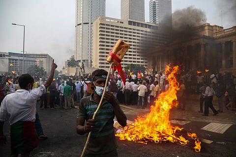 Protesters gather in front of the presidential secretariat in Colombo at the height of Sri Lanka’s economic crisis in 2022. Asoka Bandarage and other commentators argue that while economic ruin brought people to the streets, the aragalaya was clearly pulled in favour of geopolitical and economic interests of the West. Photo: IMAGO / ZUMA Wire