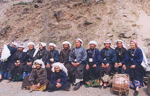 Participants of the first all-woman Chipko action at Reni village in 1974, reassembled thirty years later in 2004. (This featured image was added online in 2024, and did not appear in the original print publication.)