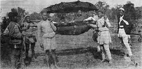 Turn-of-century picture shows "pipas" carrying palanquin.