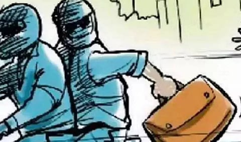 गुवाहाटी में बाइक सवार बदमाश ने 5 लाख रुपये छीने