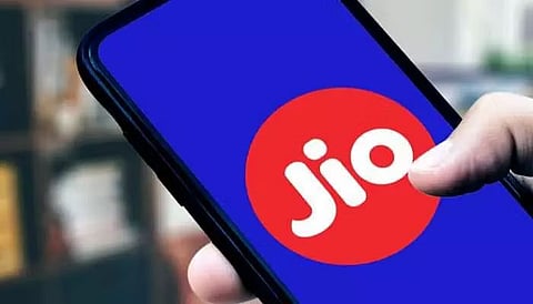 नेटवर्क आउटेज के बाद ट्विटर के #JioDown ट्रेड