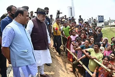 केंद्रीय गृह मंत्री अमित शाह ने बांग्लादेश सीमा का दौरा किया, स्थिति की समीक्षा की