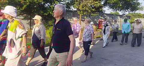 असम: विदेशी पर्यटकों ने धुबरी के ऐतिहासिक स्थलों का दौरा किया