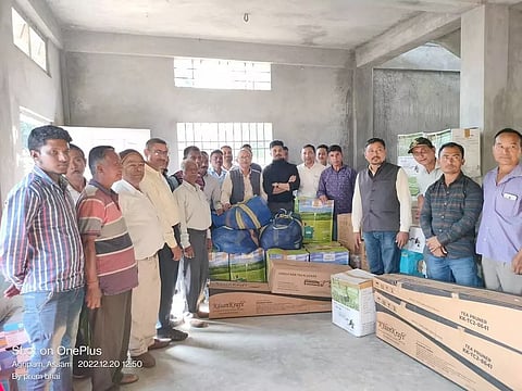 रंगाचकुवा में छोटे चाय उत्पादकों के बीच कृषि उपकरण वितरित किए गए