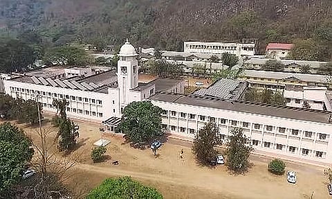असम इंजीनियरिंग कॉलेज (एईसी) रेड रिबन क्विज 2022 में विजेता बना