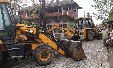 विनीत बगरिया डेथ केस: डिब्रूगढ़ में आरोपित बौदुल्लाह खान का आवास तोड़ा गया