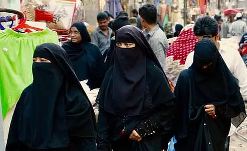 कर्नाटक में हिजाब बैन पर सुप्रीम कोर्ट ने दिया खंडित फैसला (Supreme Court delivers split verdict on Karnataka hijab ban)