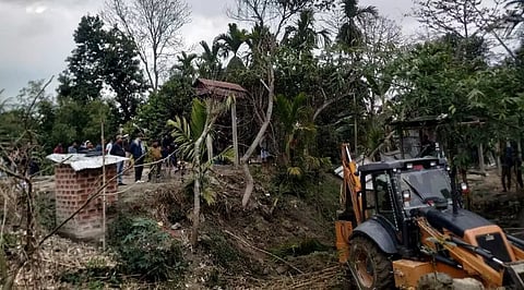 नागांव में सतरा भूमि से अतिक्रमणकारियों को हटाने का काम शुरू