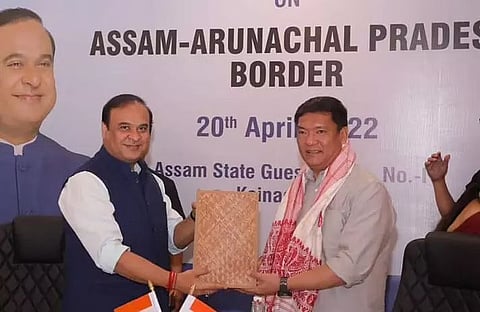 अंतर-राज्यीय सीमा विवादों को सुलझाना: हिमंत बिस्वा सरमा और पेमा खांडू