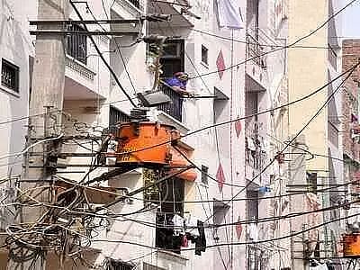 शहर में लटकती केबलों का कामरूप (एम) डीसी ने नियम बनाने, अधिकारियों को अनुमति के लिए अधिकृत करने को कहा