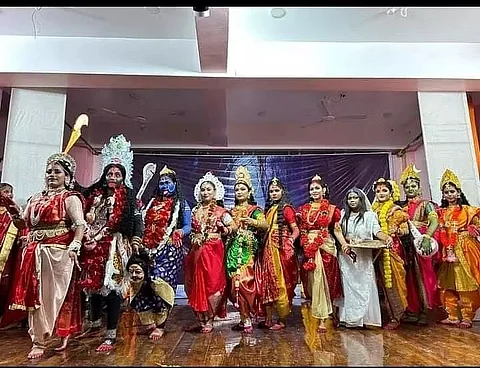धुबरी में बिजया सम्मेलन में नृत्य और नाटक का मंचन