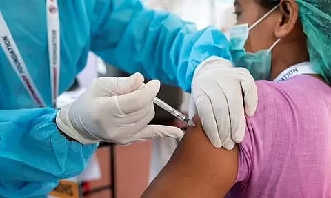 भारतीय वैज्ञानिकों ने कोविड के टीके को मासिक धर्म की अनियमितताओं को डिकोड किया