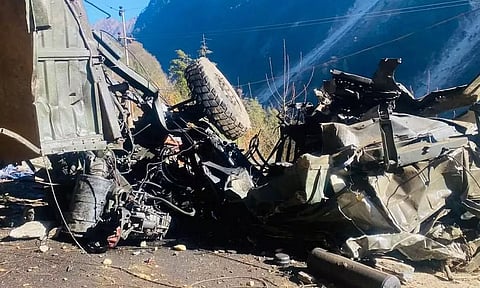 उत्तरी सिक्किम में एक वाहन के खाई में गिरने से सेना के 16 जवानों की मौत हो गई