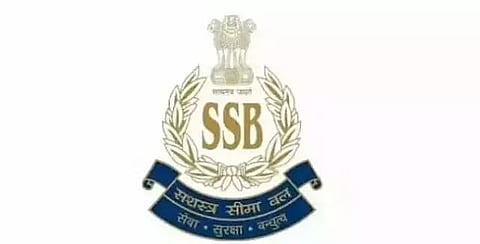 गोसाईगांव में सशस्त्र सीमा बल ने जब्त की अवैध लकड़ी