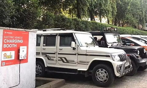 गुवाहाटी: GMDA ने इलेक्ट्रिक वाहन चार्जिंग बूथ स्थापित किया