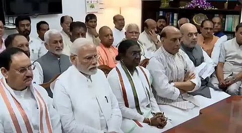 एनडीए उम्मीदवार द्रौपदी मुर्मू ने प्रधानमंत्री नरेंद्र मोदी की मौजूदगी में पर्चा दाखिल किया