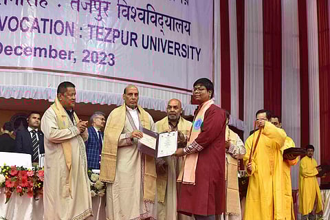 'चलो इसे करने दो' की मानसिकता 'आओ इसे करने दें' दृष्टिकोण में बदल गई है: राजनाथ सिंह