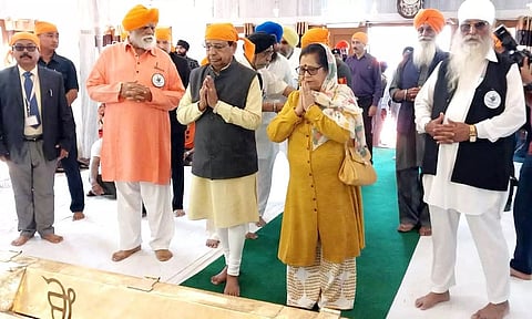 असम के राज्यपाल प्रोफेसर जगदीश मुखी ने धुबरी गुरुद्वारा का दौरा किया, गुरु तेज बहादुर साहब को श्रद्धांजलि अर्पित की