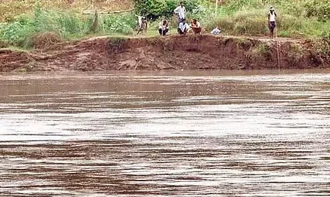 असम बाढ़: सिलचर बाढ़ के कारण तटबंध टूटने के लिए 6 की पहचान