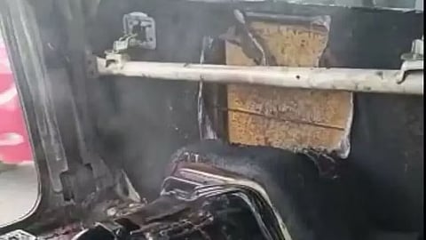 असम में भारतीय सेना ने कार मे यात्रियों को जलने से बचाया (Indian Army Rescues Passengers as Car Burns in Assam)
